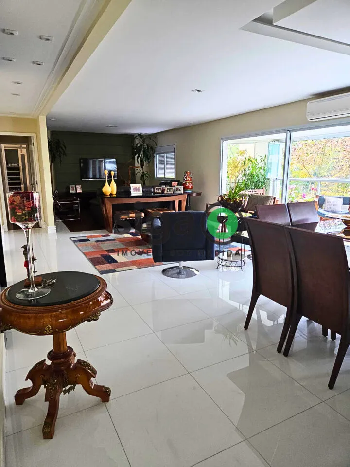 Imagem Apartamento com 211m2, 3 dormitórios e 3 vagas à venda no Panamby