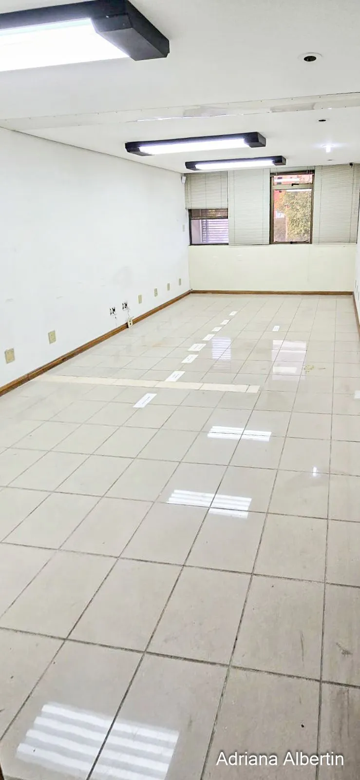 Imagem Prédio comercial com 239m²