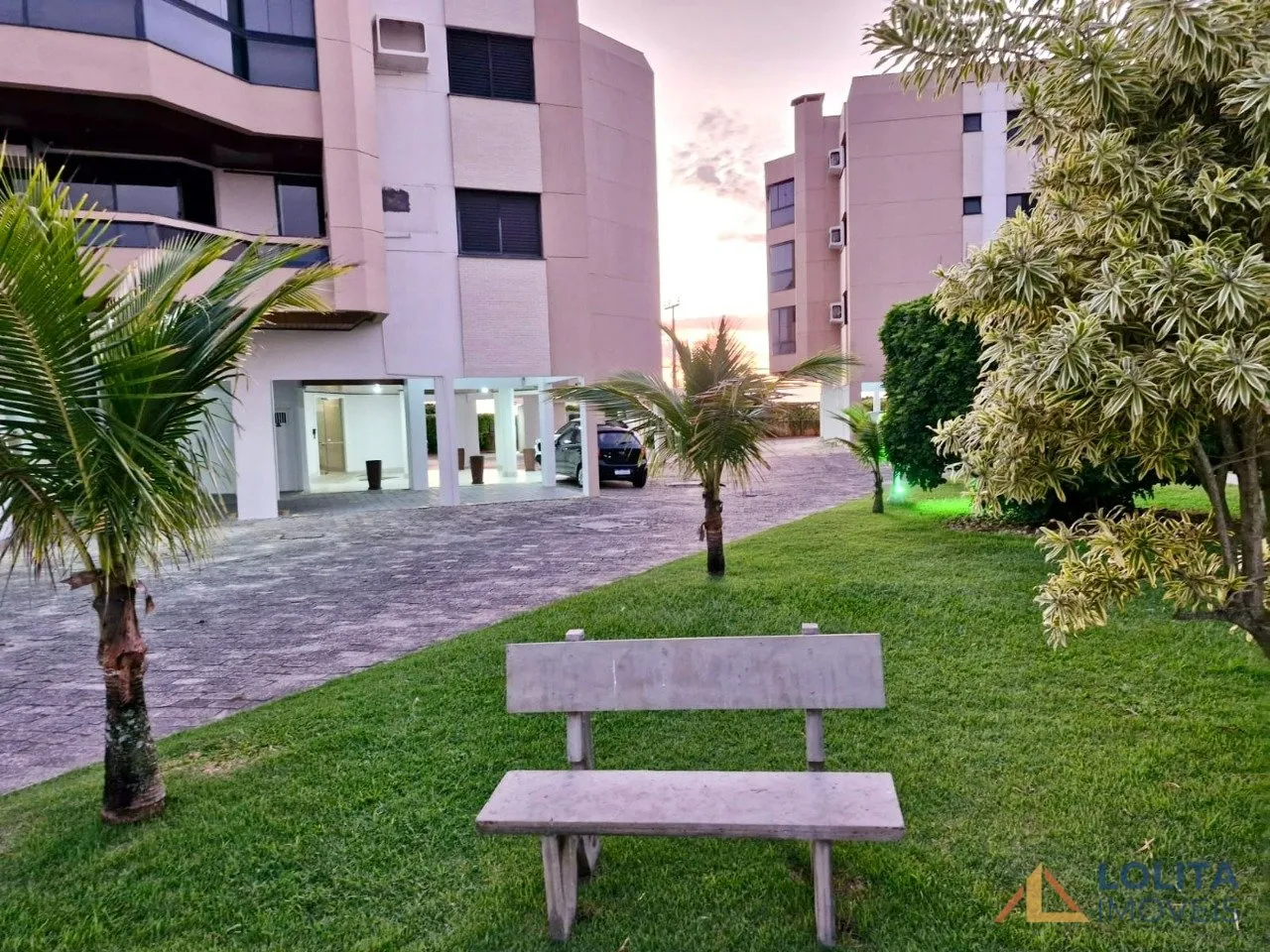 Imagem Apartamento à Venda no Ingleses do Rio Vermelho, 3 quartos e 2 vagas de garagem