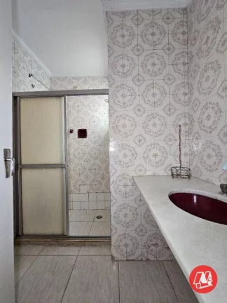 Imagem Apartamento 3 dormitórios (1 suíte). Dependência com wc auxiliar e sacada.