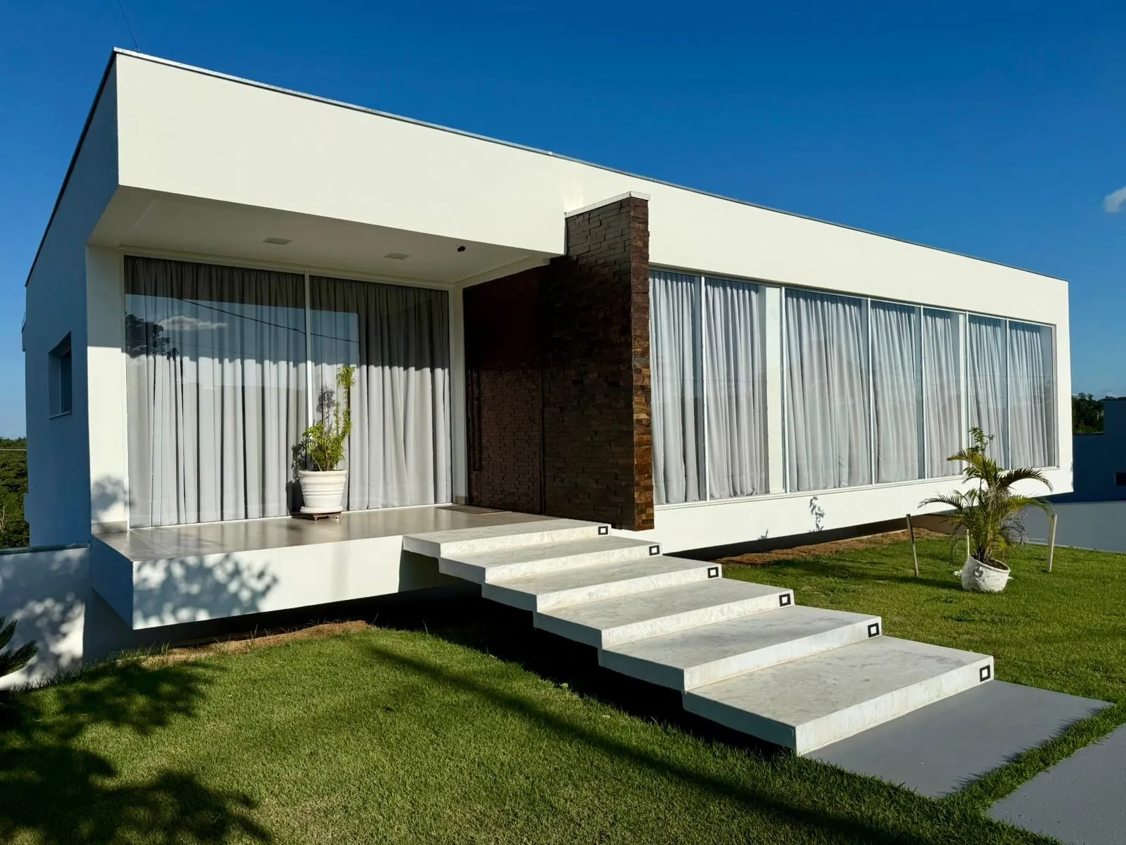 Imagem Espetacular residência de alto padrão à venda em condomínio de Araçoiaba da Serra-SP, no Village Araçoiaba: 4 quartos, 3 suítes, 3 salas, 4 banheiros, 4 vagas de garagem e 367,60 m².