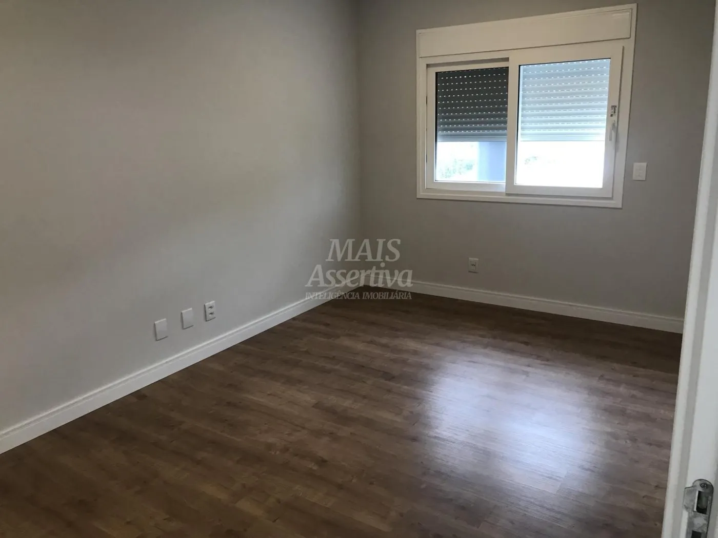 Imagem Excelente apartamento de 03 dormitórios e 03 vagas a venda em Novo Hamburgo