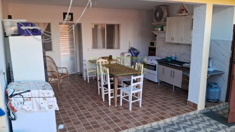 Imagem Oportunidade Única para Seu Negócio: 7 Apartamentos Comerciais com 16 Quartos, 7 Salas, e Piscina!