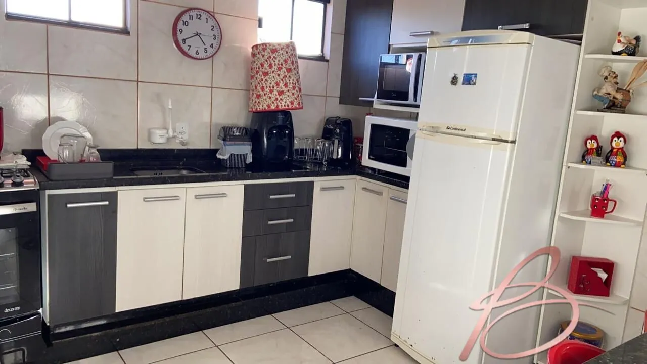 Imagem Casa de 2 pisos com 4 dormitórios á venda no Cordeiros