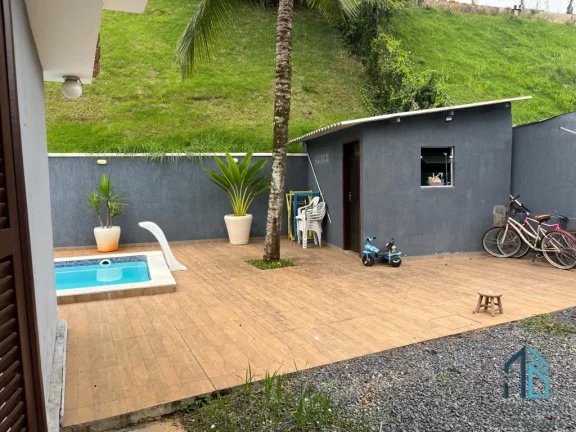 Imagem Casa em Condomínio a venda, 04 quartos sendo duas suítes, piscina em Cajati SP