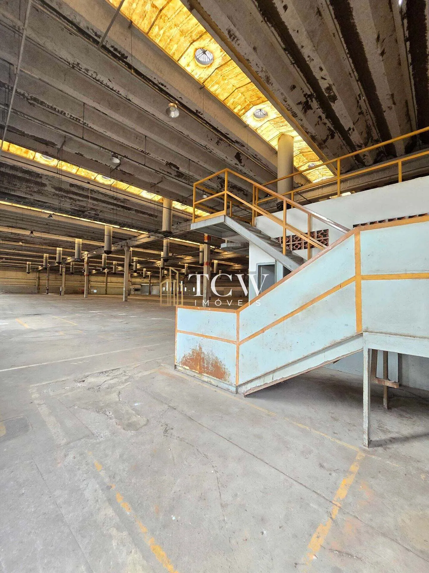 Imagem Galpão Logístico e Industrial com 22 docas para Locação em Suzano/SP | 13.320 m2