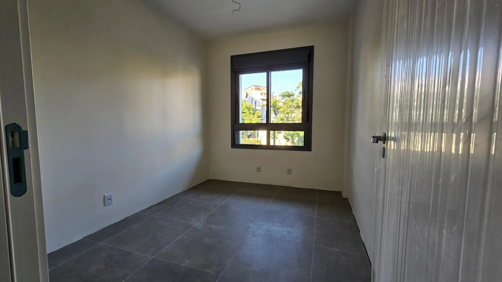Imagem Apartamento Novo com 2 Vagas e Sacada na Chácara das Pedras