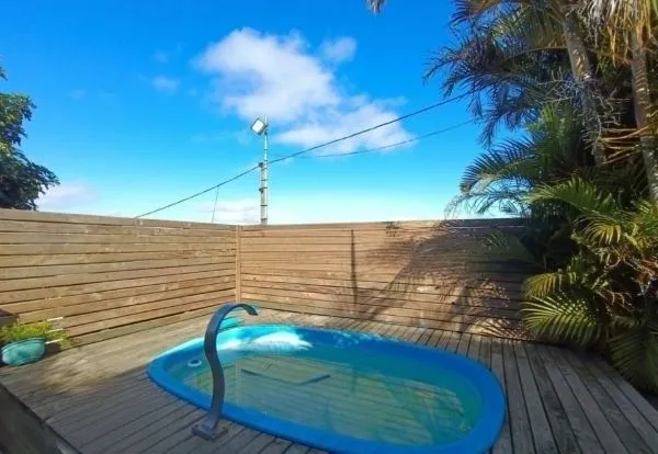 Imagem Casa no bairro Jardim do Salso com 2 dormitórios e 4 vagas