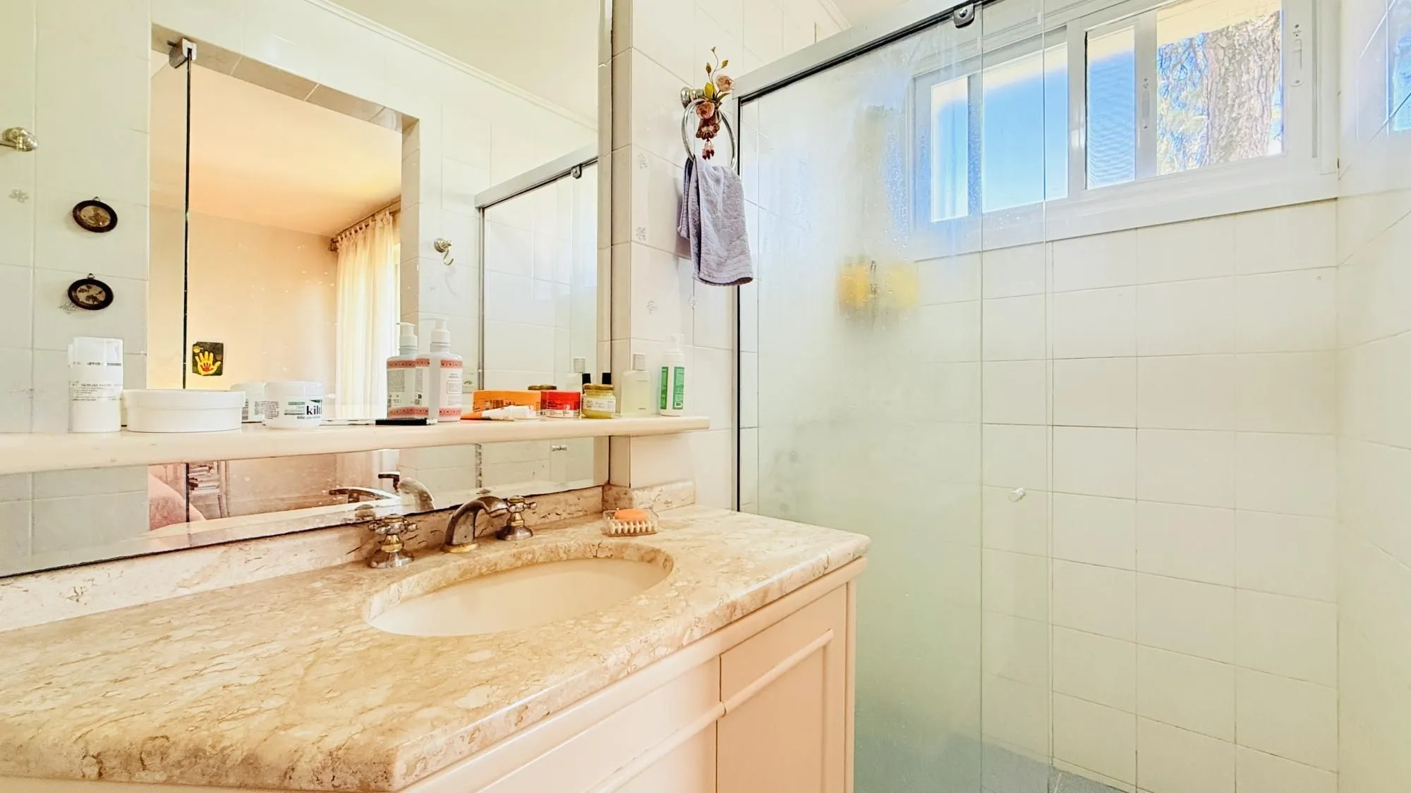 Imagem Apartamento com 3 quartos, 1 suíte, à venda na Avenida Doutor Nilo Peçanha, 1121, Três Figueiras, Porto Alegre