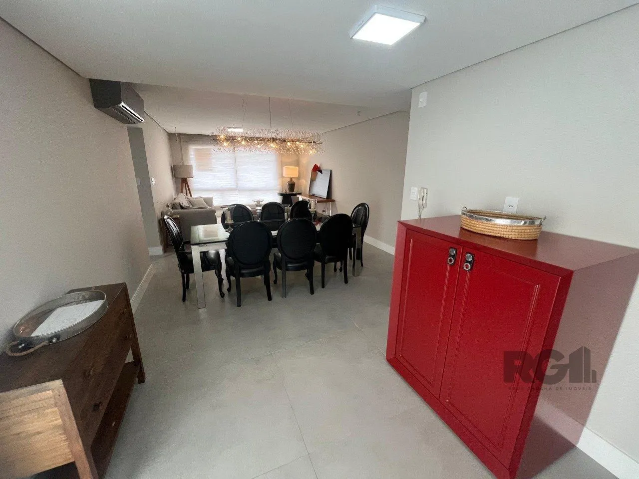 Imagem Apartamento de três quartos, suíte e uma vaga de garagem no bairro Independência em Porto Alegre.