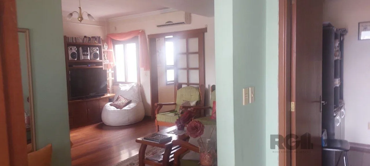 Imagem Casa 3 dormitórios à venda Medianeira Porto Alegre/RS