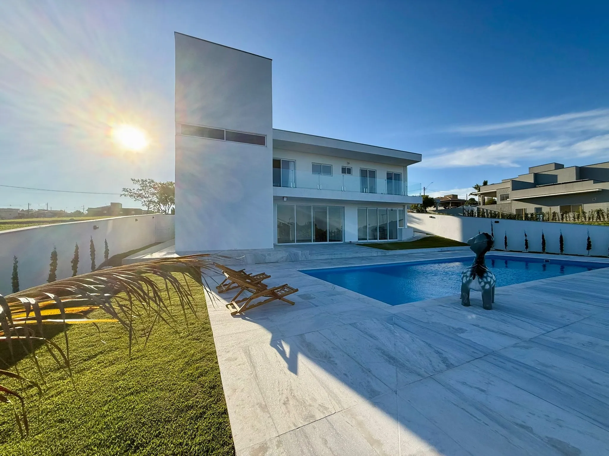Imagem Espetacular residência de alto padrão à venda em condomínio de Araçoiaba da Serra-SP, no Village Araçoiaba: 4 quartos, 3 suítes, 3 salas, 4 banheiros, 4 vagas de garagem e 367,60 m².