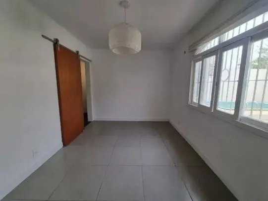Imagem Casa 3 Dormitórios com Piscina à Venda no Guarujá - Zona Sul de Porto Alegre
