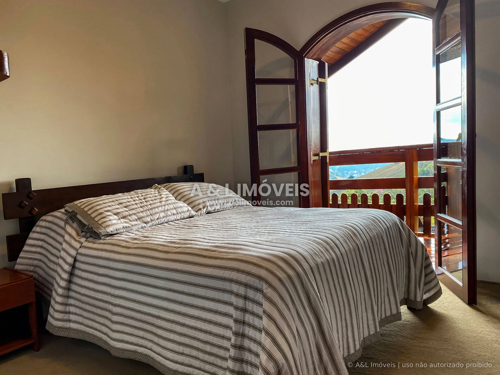 Imagem Apartamento à venda em Campos do Jordão - Com 03 dormitórios