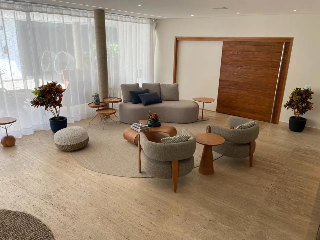 Imagem Casa 5 suítes e com 1900m² Condomínio Tamporé 1- Sp