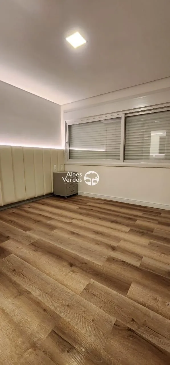 Imagem Vende-se apartamento semi-mobiliado em Gramado a 10 minutos da Rua Coberta