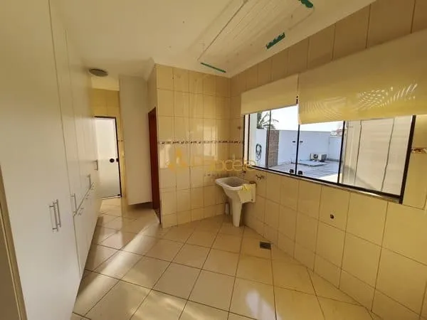 Imagem Casa para venda 3 Quartos, 3 Suites, 4 Vagas, Condomínio Colonial Village, Pindamonhangaba - SP