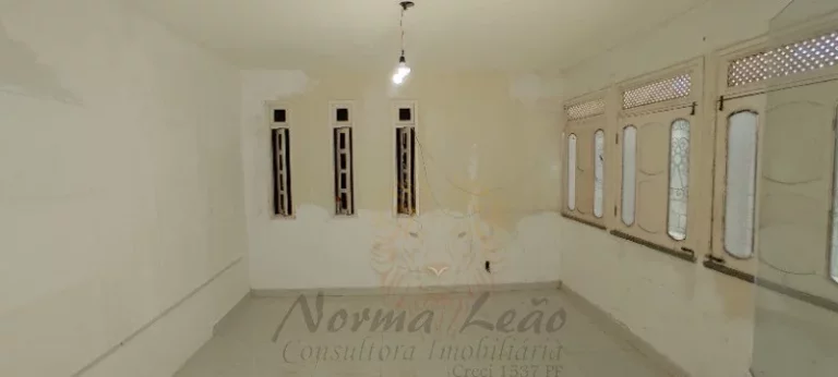 Imagem Casa térrea com piscina na Coroa do Meio, Aracaju/SE. Ideal para Escritórios, Clínicas e afins.