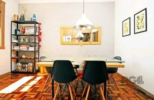 Imagem Apartamento Reformado com 3 Dormitórios e 3 Vagas no Petrópolis