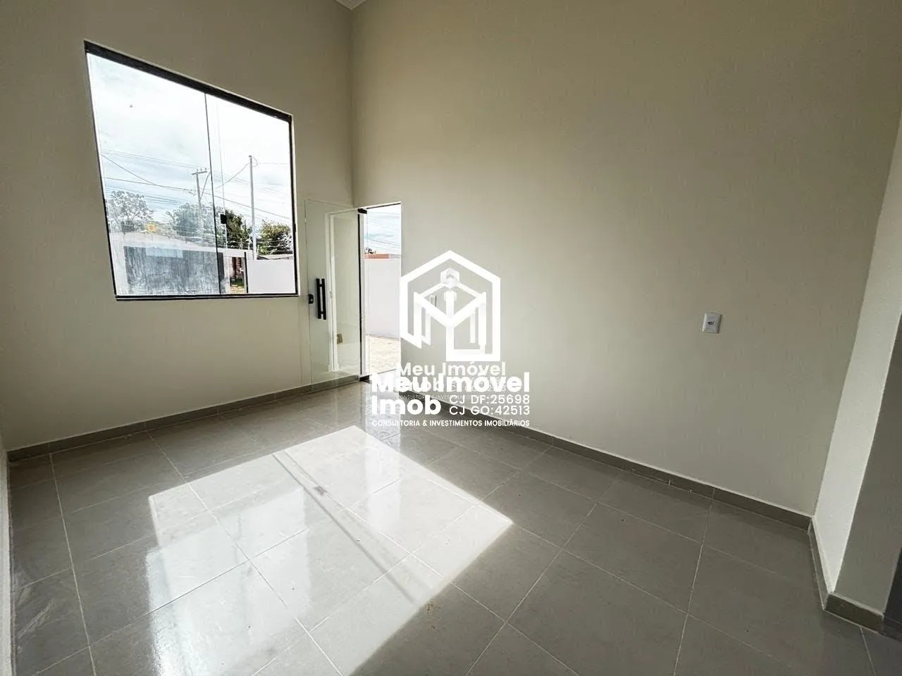 Imagem Casa 2 Quartos 1 Suíte 3 Vagas 80m² Pé Direito Alto