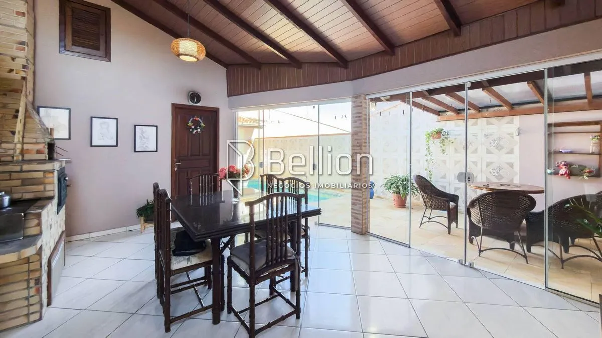 Imagem Sobrado com 3 quartos, 444m² de terreno e piscina na Estrada das Areias em Indaial