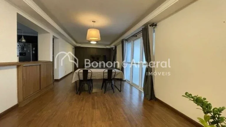 Imagem Este amplo apartamento em andar alto oferece excelente ventilação e uma vista livre para a cidade....