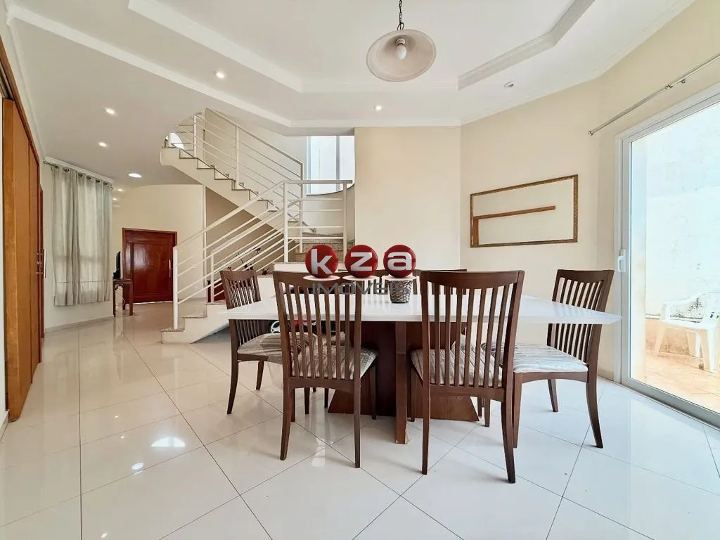 Imagem Casa em Condomínio à Venda em Valinhos-SP, Condomínio Vivenda das Cerejeiras, 3 quartos, 1 suíte, 2 salas, 4 banheiros, 4 vagas, 238m².
