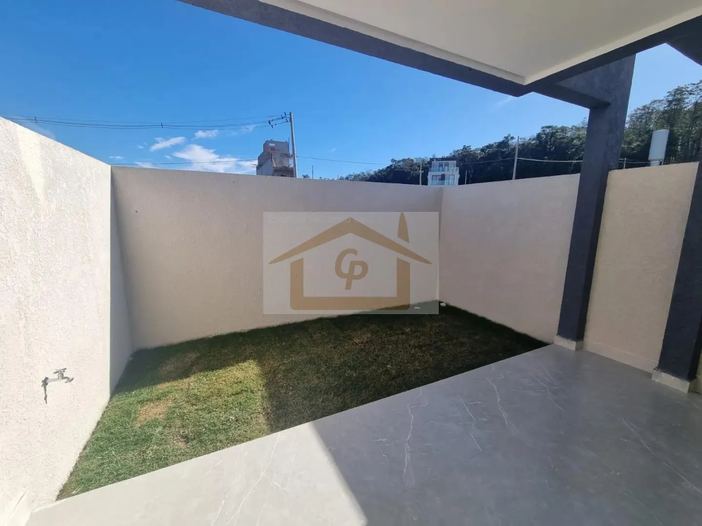 Imagem Casa com 3 quartos (um suíte), 3 vagas. Novidade na Granja Viana!