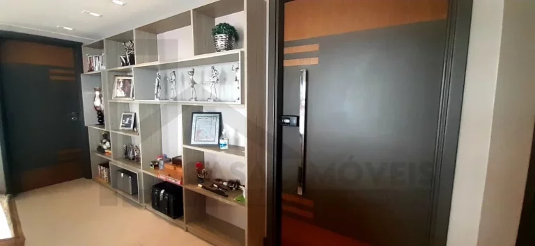 Imagem CASAL IMÓVEIS VENDE ED HORIZONTE II 250 M² 3 SUÍTES - MASTER BANHEIRO DULPO + 4 VGS ANDAR ALTO Fino acabamento e móveis de grife, tudo muito novo