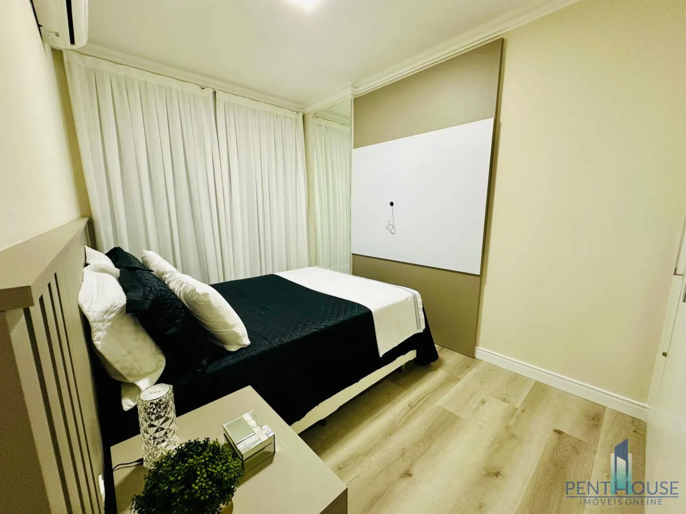Imagem Apartamento Quadra Mar para Venda em Balneário Camboriú, CENTRO, 2 dormitórios, 1 banheiro, 1 vaga