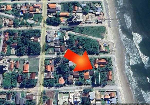 Imagem Terreno 50 metros do mar, excelente localização em Itapoá SC