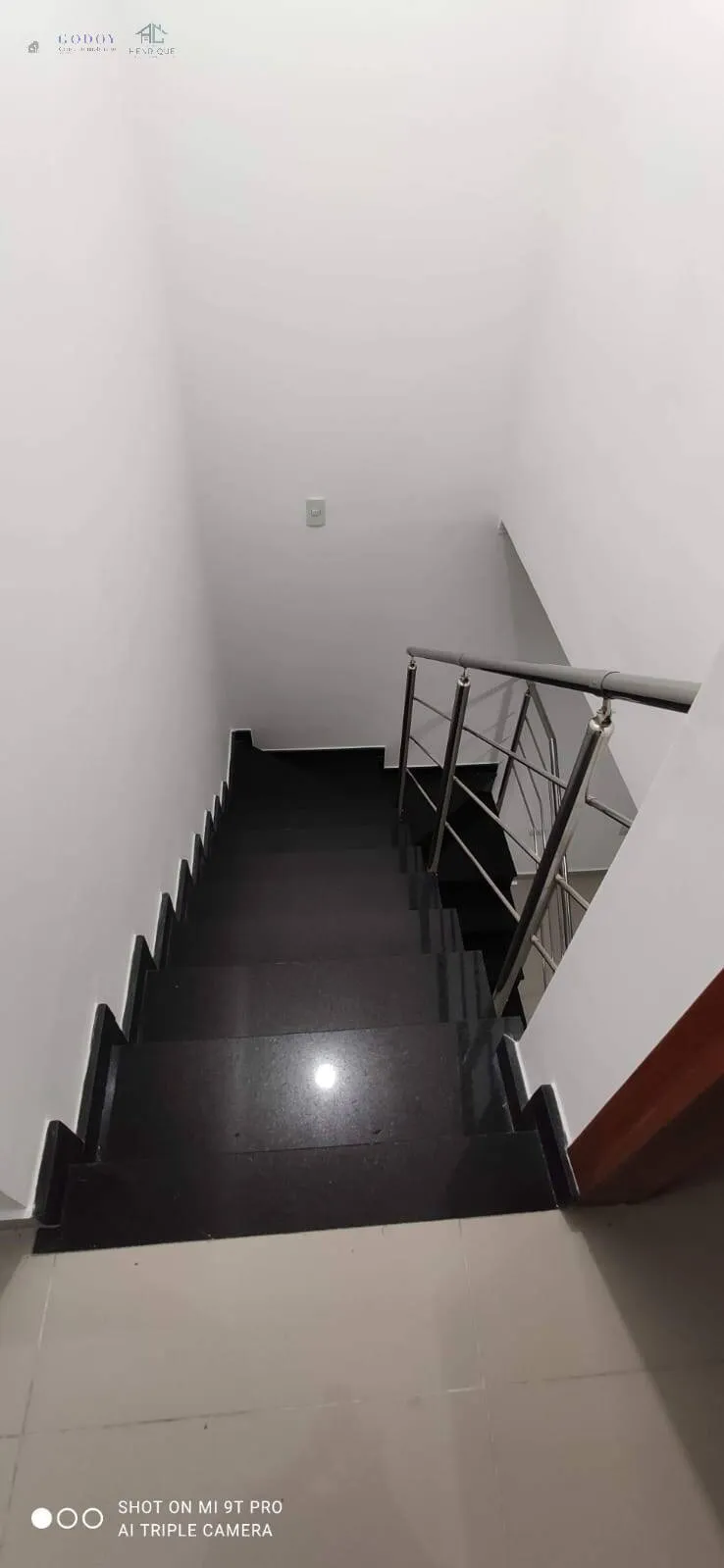 Imagem Sobrado moderno e muito bem distribuído - aceita permuta!