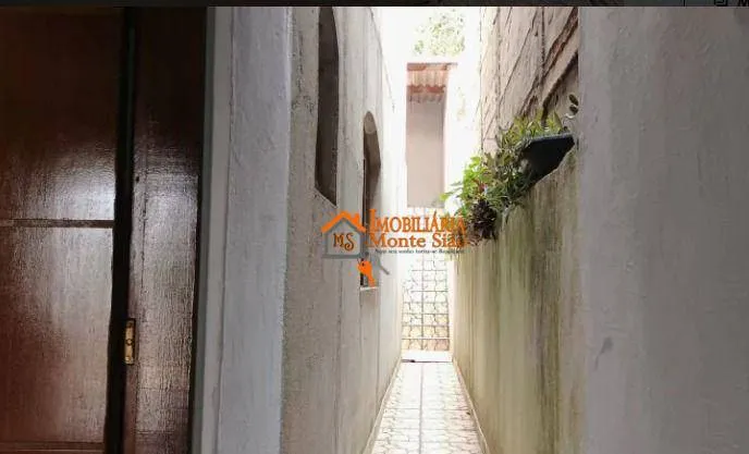 Imagem Sobrado com 3 dormitórios à venda, 230 m² por R$ 425.000 - Chácara Cabuçu - Guarulhos/SP