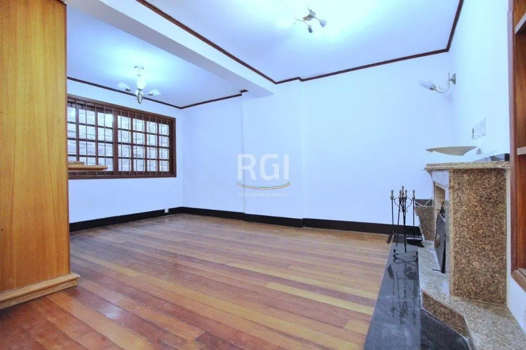 Imagem Casa para Venda - 185.29m², 4 dormitórios, sendo 2 suites, Teresópolis