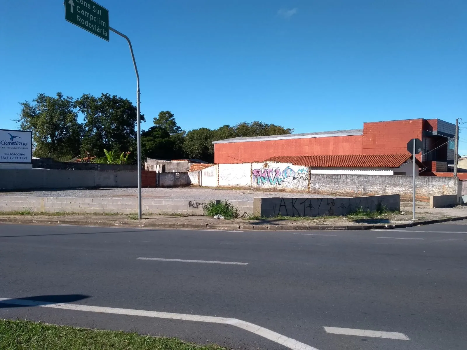 Imagem Terreno Exclusivo na Avenida Américo de Carvalho - 838,42 m² de Oportunidade para Investidores