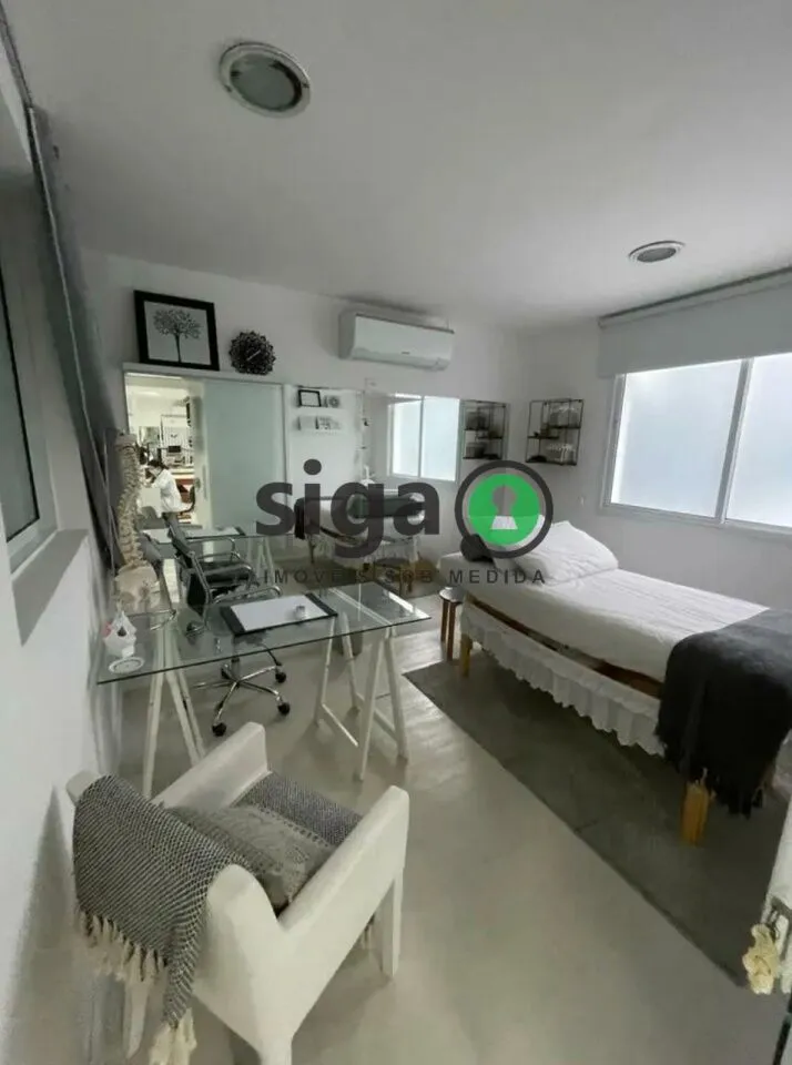Imagem Casa assobradada no Itaim Bibi, com 200m² para Locação Comercial com várias salas.