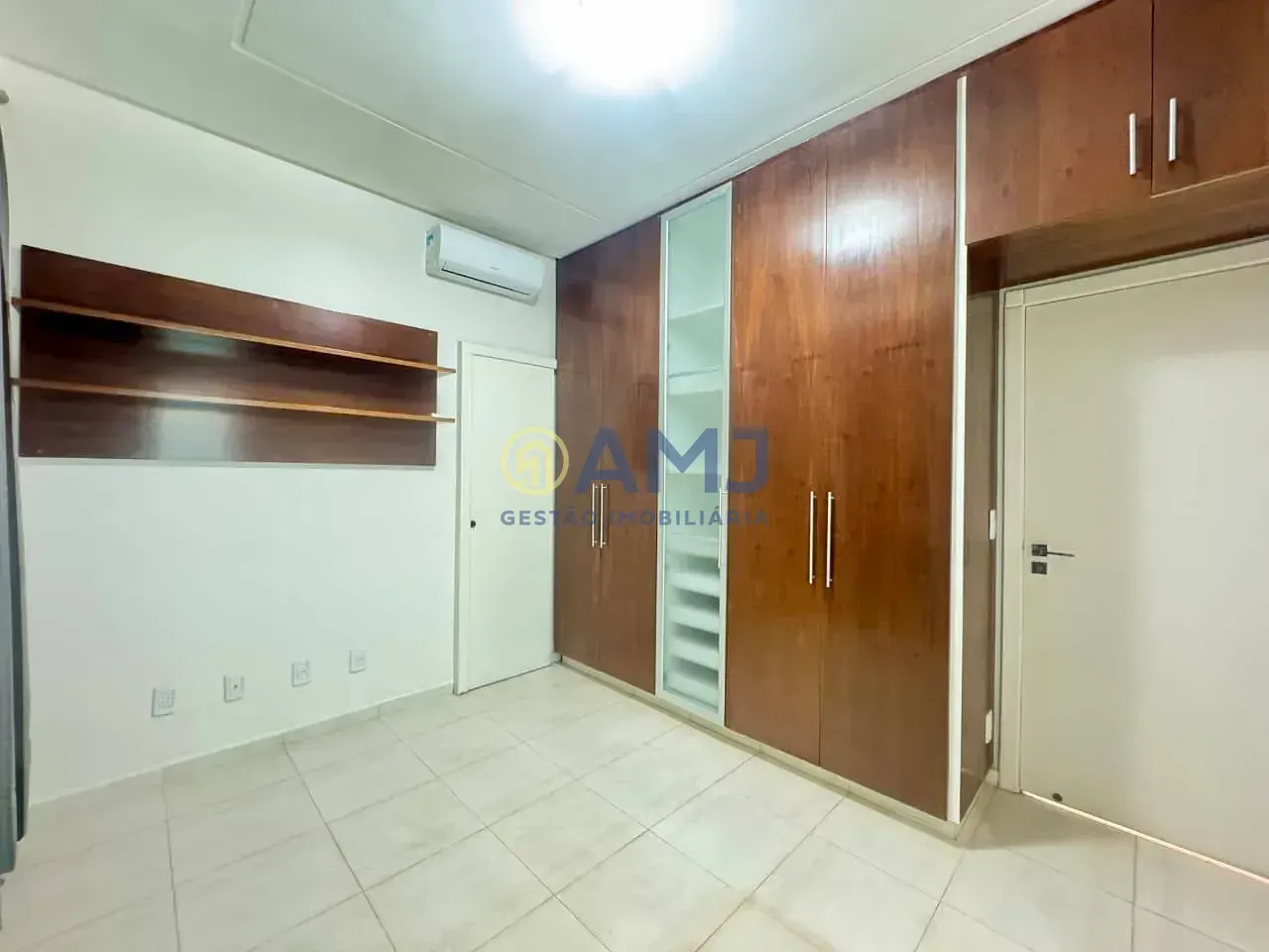 Imagem Casa à venda 3 suítes no Residencial Granville