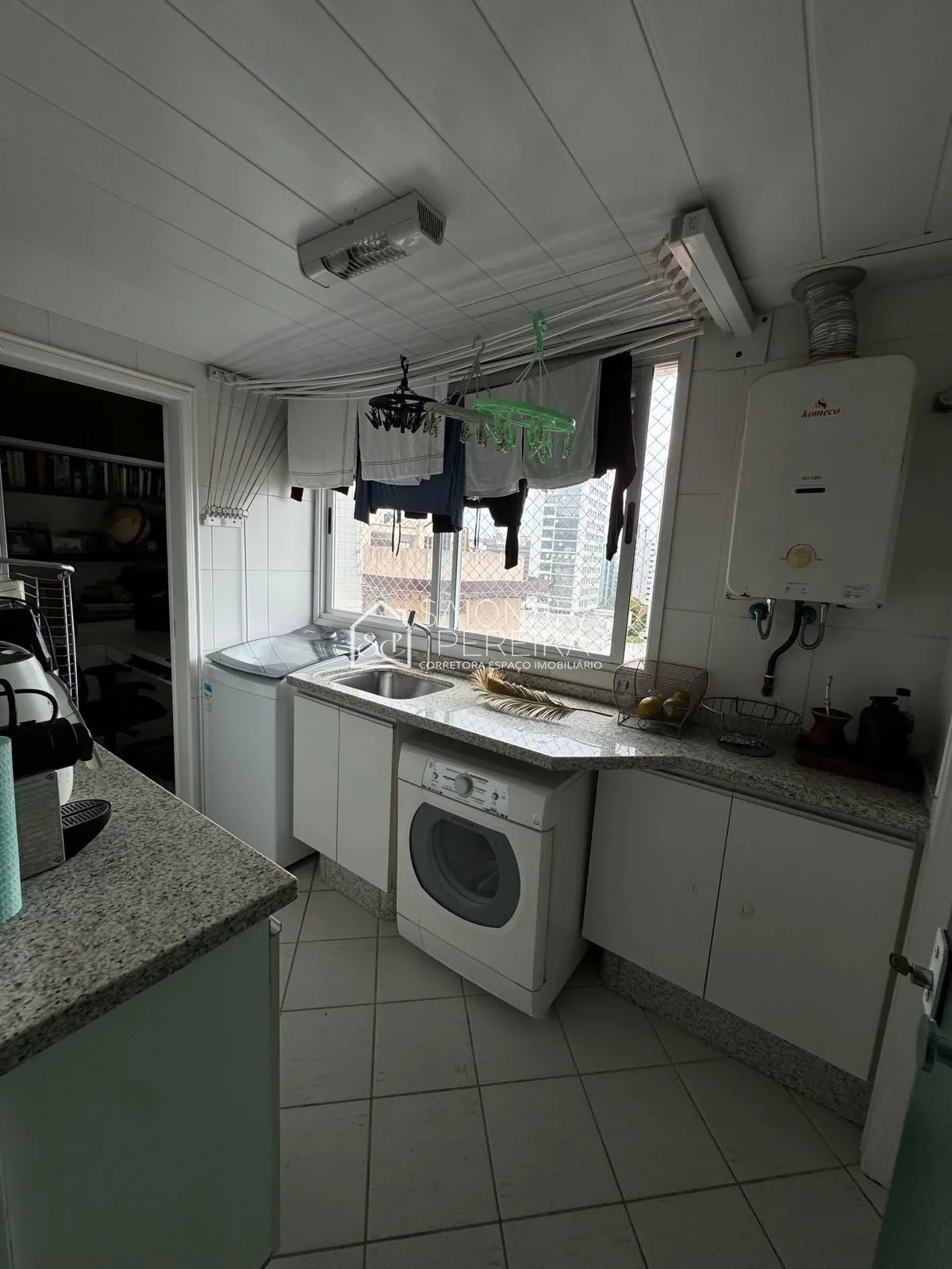 Imagem APARTAMENTO 4 DORMITÓRIOS SENDO 3 SUÍTES - CENTRO - FLORIANÓPOLIS