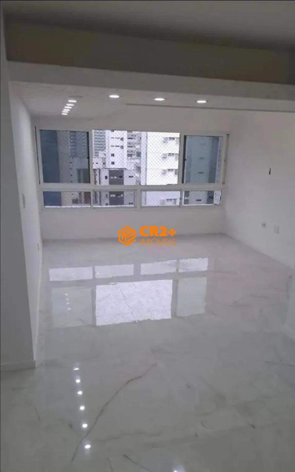 Imagem Vendo Cobertura Reformada nas Graças com 196m² e 2 Vagas - Oportunidade Única!