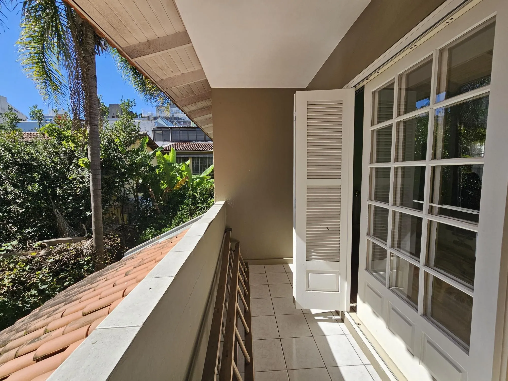 Imagem Casa 03 dormitórios com suite e 02 vagas no Bairro Mont Serrat