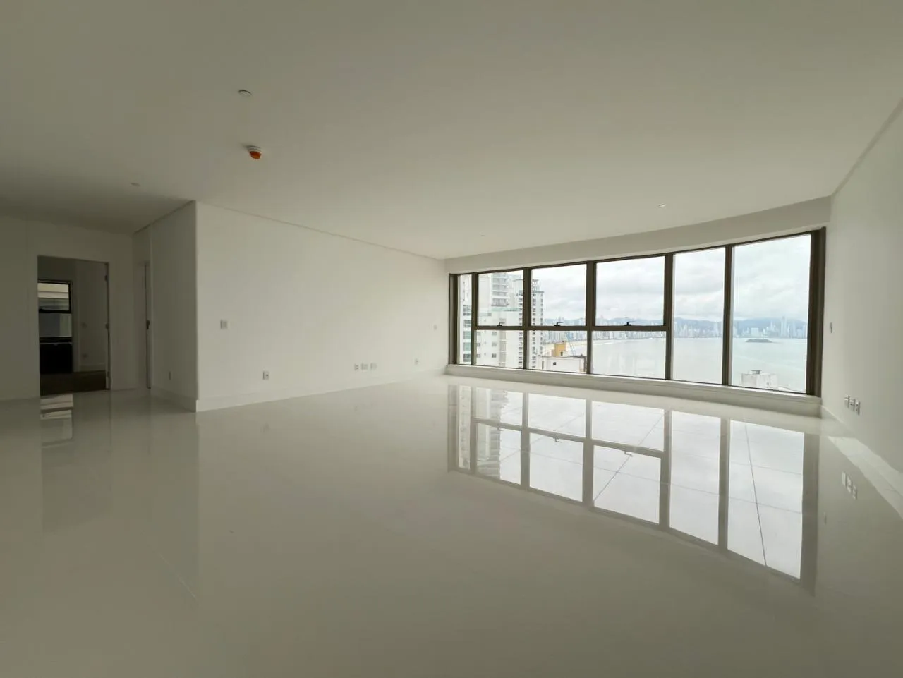 Imagem Apartamento com vista para o mar à venda com 265m2 por R$ 8.500.000,00