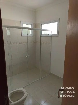 Imagem Linda casa térrea feita pelo atual proprietário. Com piscina. 300m2ac 600m2at. Documentação pronta para financiamento. Climatizada