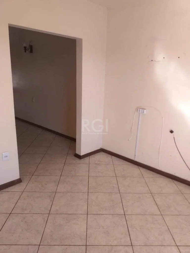 Imagem Casa para Venda - 200m², 6 dormitórios, 4 vagas - Tristeza