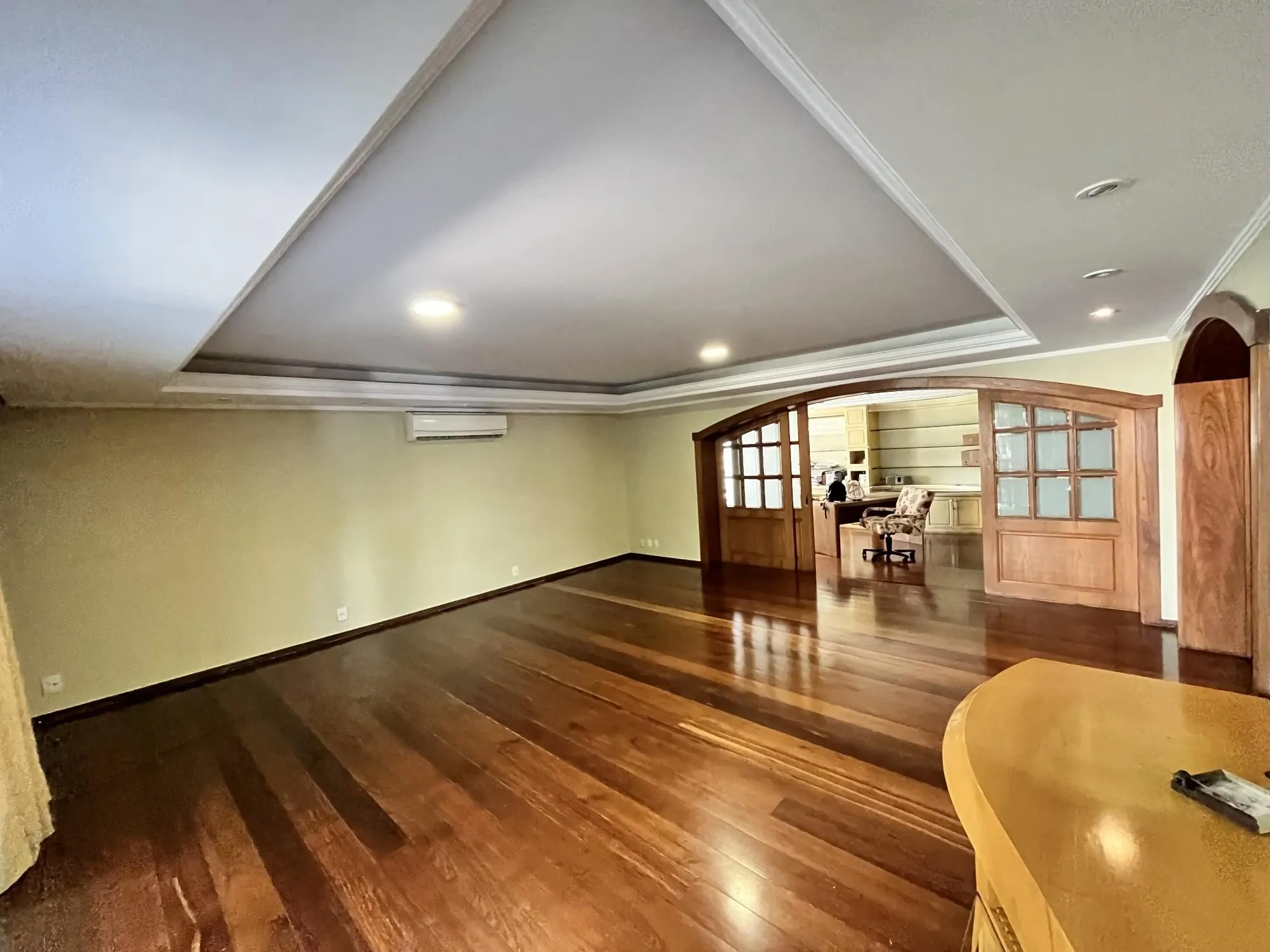Imagem Apartamento de 4 quartos, suíte, amplo closet, dependência e 2 vagas de garagem