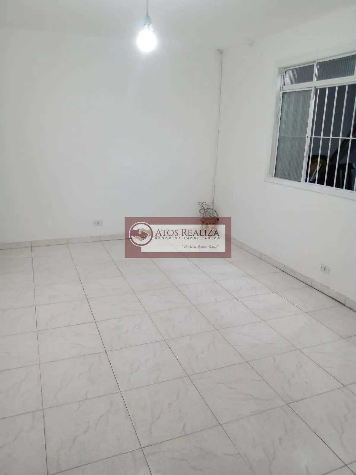 Imagem Vendo Casa em Ótima localização, Próximo a Estação Grajaú da CPTM, Casa Com 3 Dormitórios, Sala, Cozinha, Banheiro, Área de Serviço, 2 Vagas de Garagem, Casa Subsolo contem 1 Dormitório grande, Cozinha americana, Lavanderia, Valor R$ 680 Mil