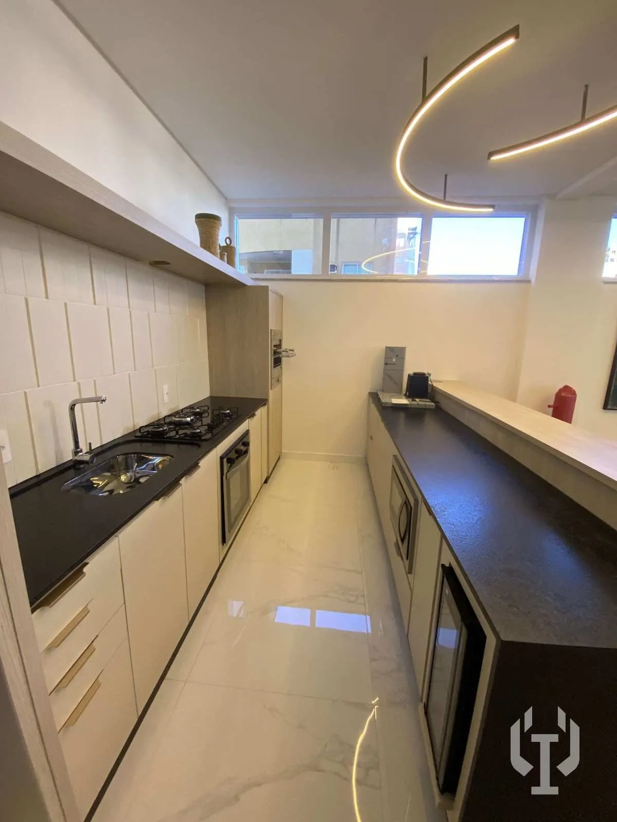 Imagem Amplo apto pronto em 100x direto com a construtora, semi mobiliado com 3 suítes e lazer completo