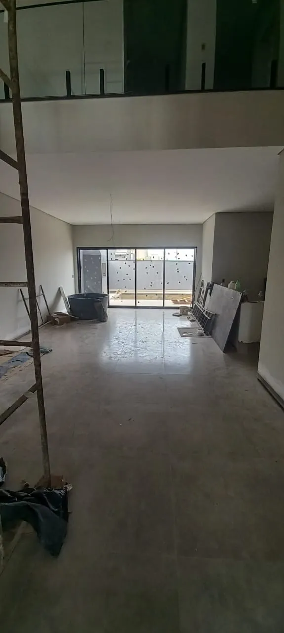 Imagem Sobrado Luxuoso no Villagio Wanel - 3 Suítes, Piscina e Acabamento de Primeira