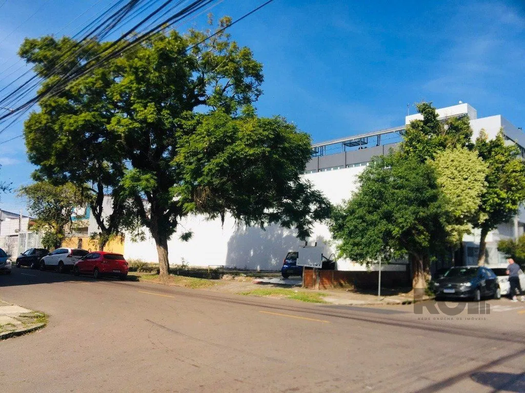 Imagem TERRRENO DE ESQUINA COM 8,80 DE FRENTE E 32,50 DE FRENTE A FUNDOS