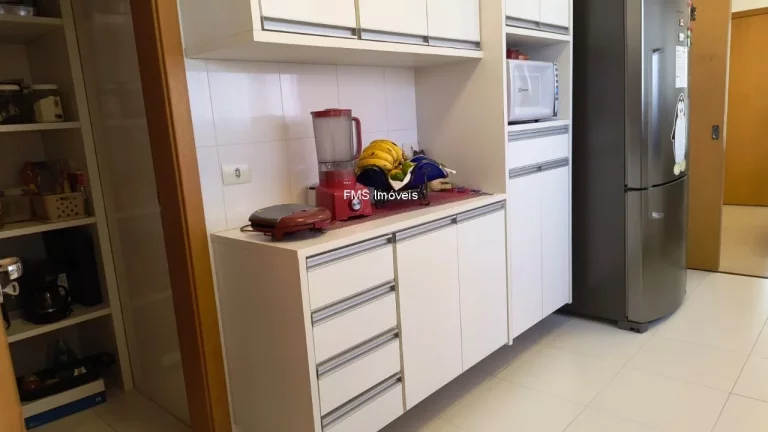 Imagem Apartamento à venda na Vila Mariana, com 4 suítes, 3 salas, 6 banheiros, 4 vagas.