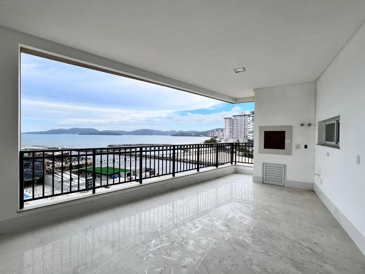 Imagem Apartamento com vista para o mar à venda com 217m2 por R$ 7.800.000,00